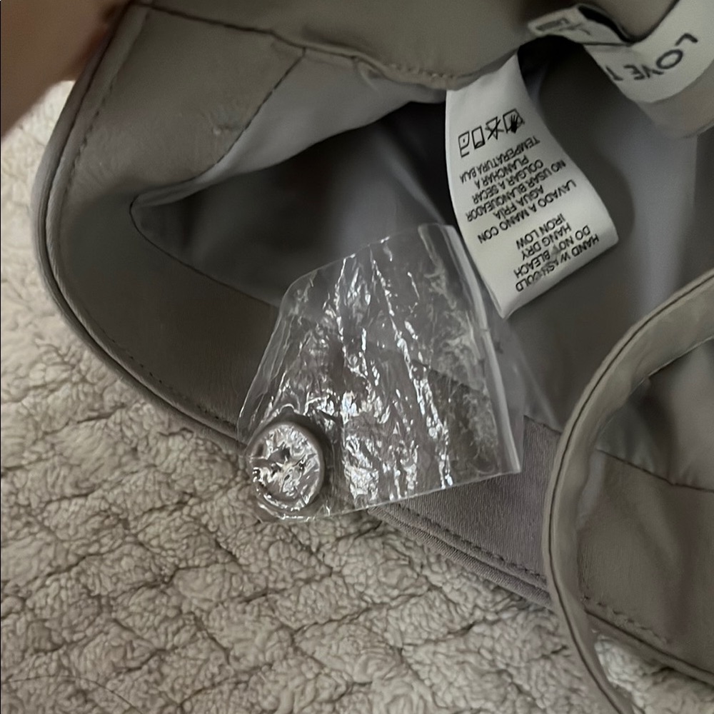 Gray button-up vest - Picture 4 of 5
